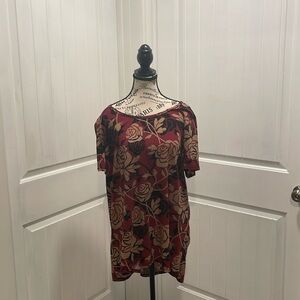 LuLaRoe 3XL Red Black and Tan Rose Pattern T Shirt